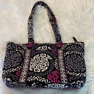 Vera Bradley Tote excellent condition no rips,smell or stain see pictures